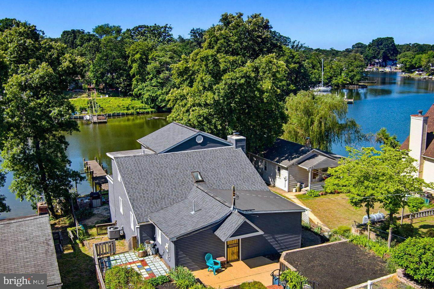 601 Riverside Dr — photo