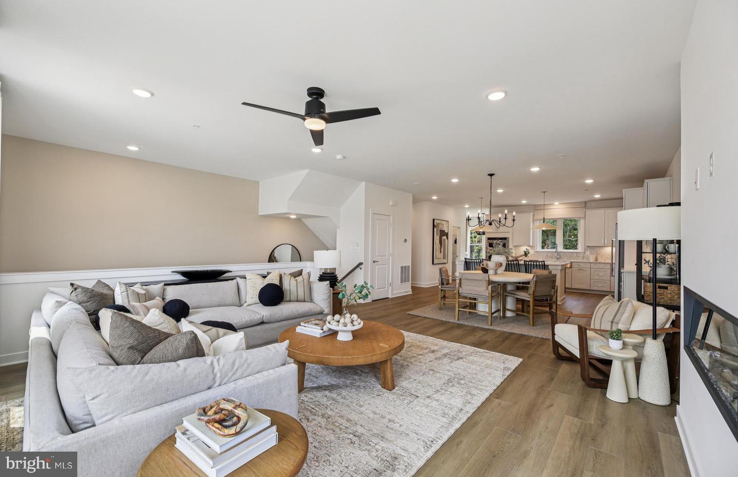 1156 Crested Wood Dr — photo