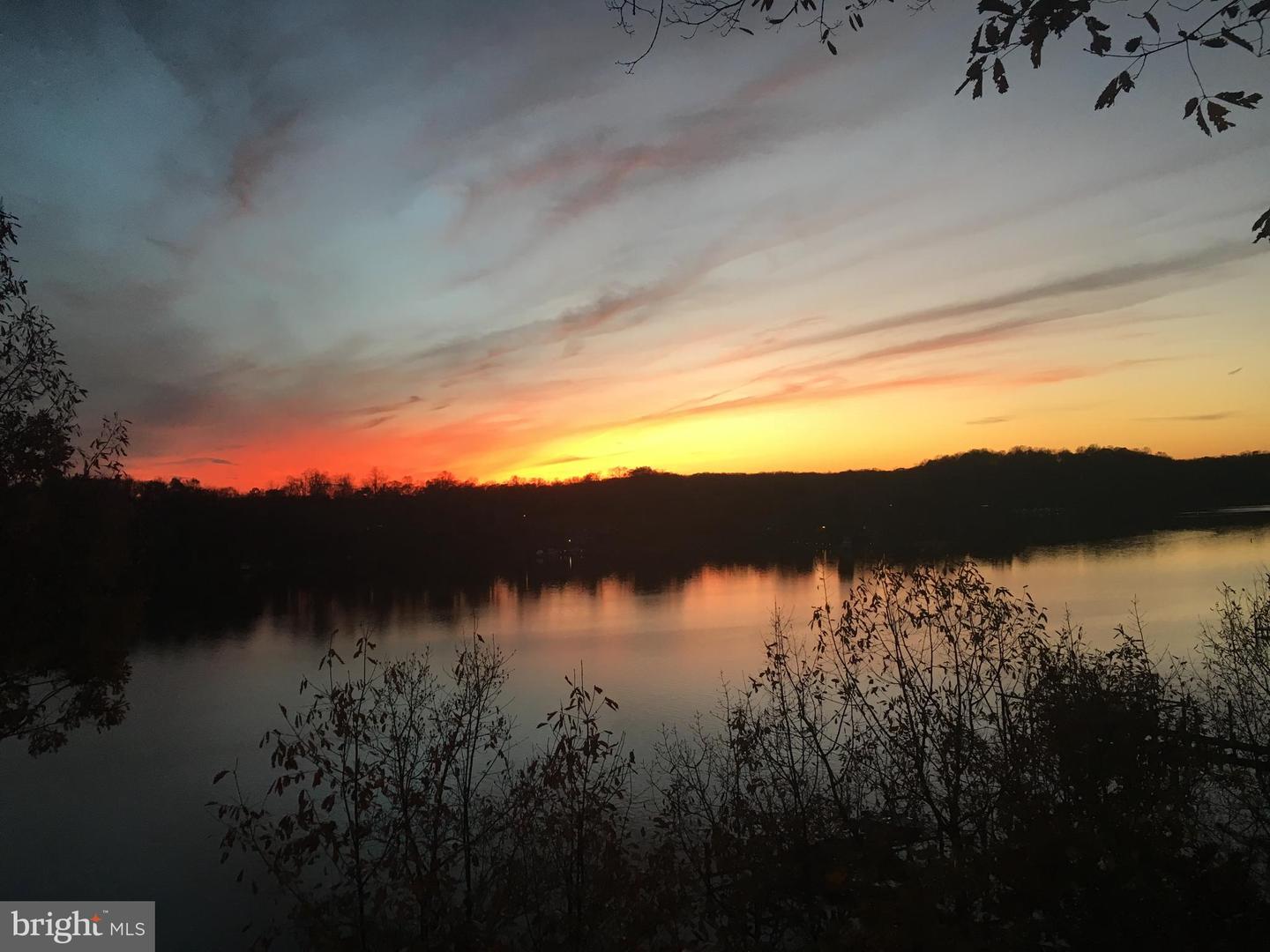 2915 South Ct — photo