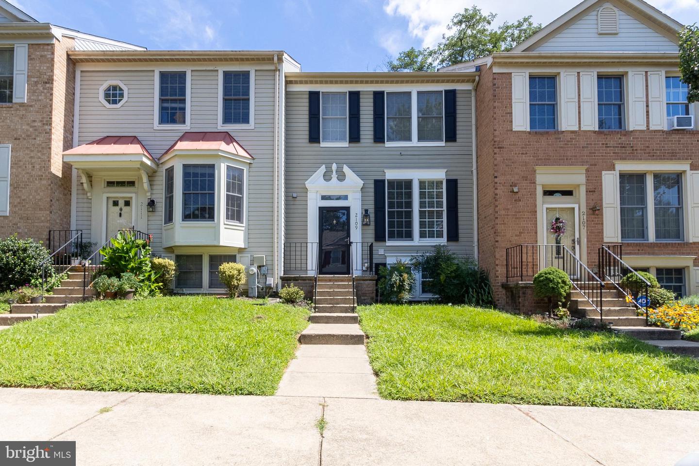 2109 Commodore Ct — photo