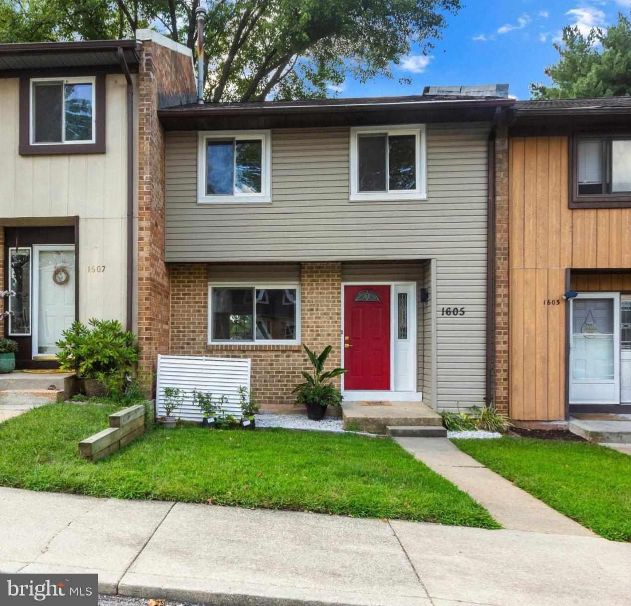 1605 New Windsor Ct — photo