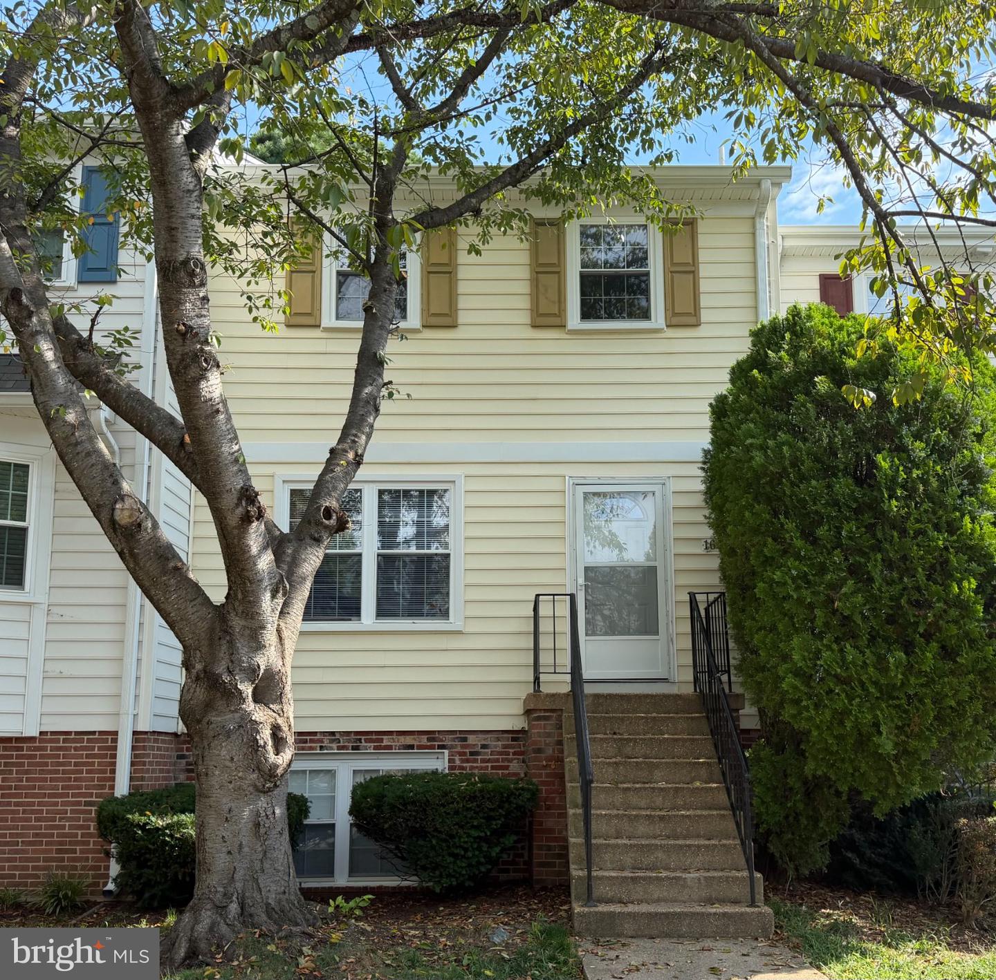 1602 W Bancroft Ln — photo