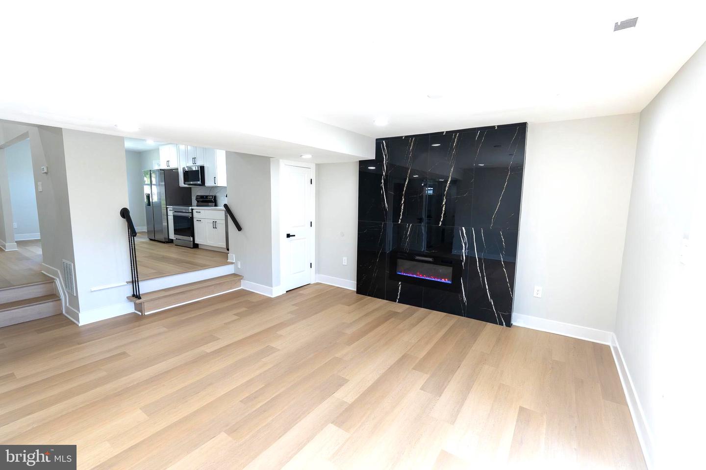 793 Martin Ct W — photo