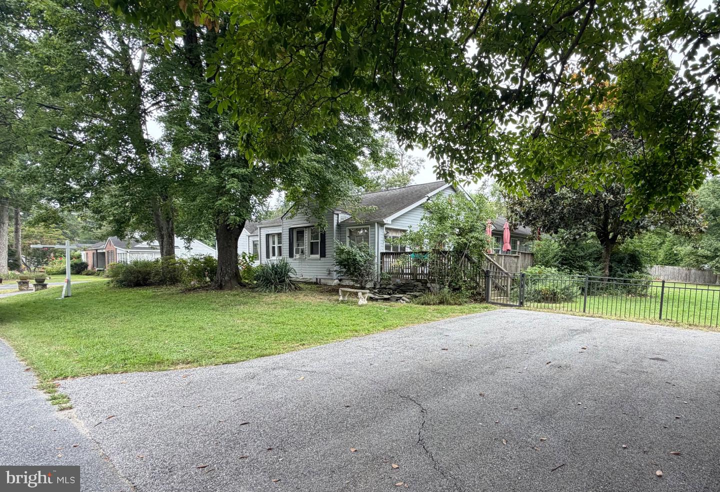 8390 Oak Dr — photo