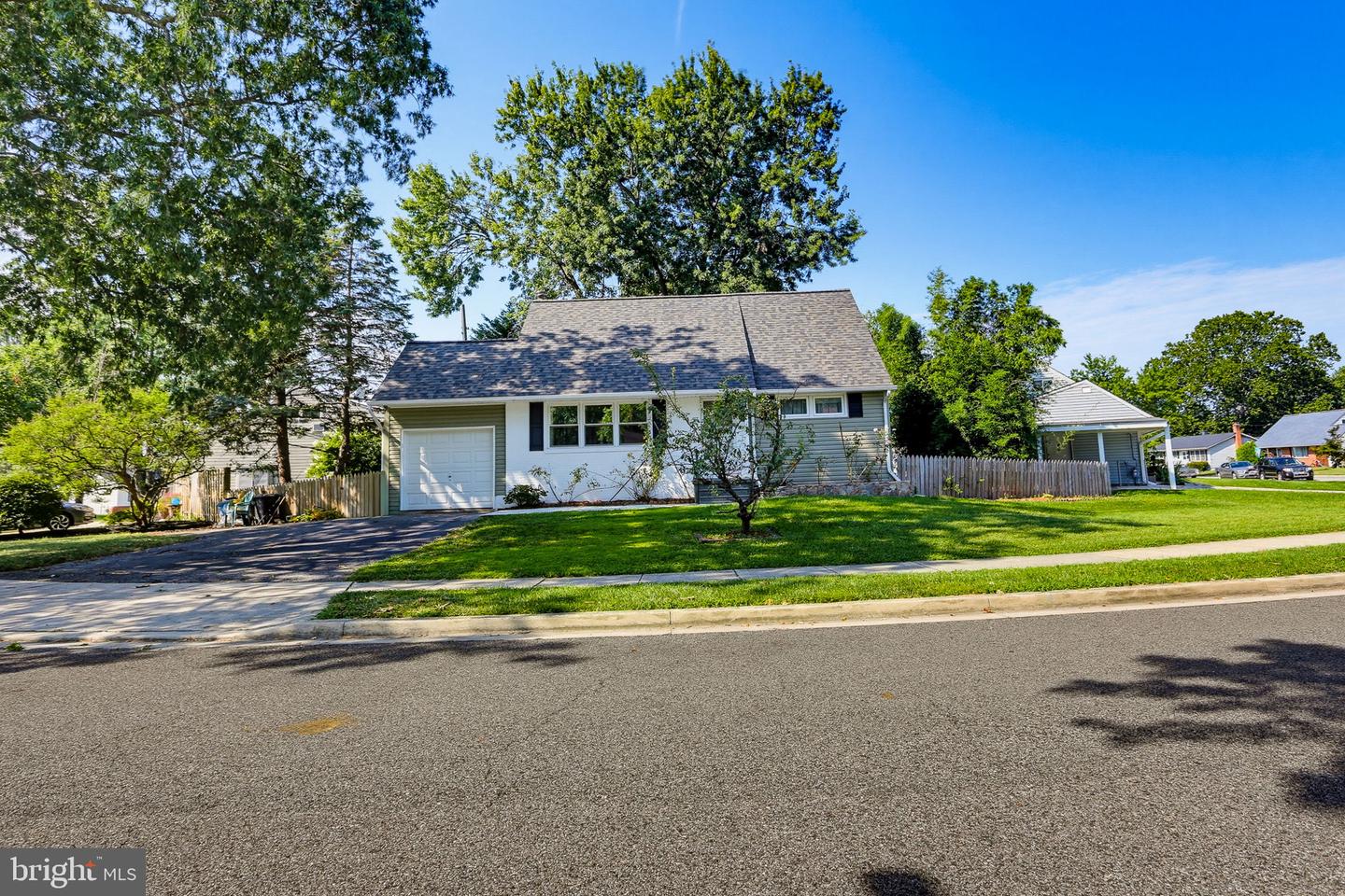 110 Thomas Rd — photo
