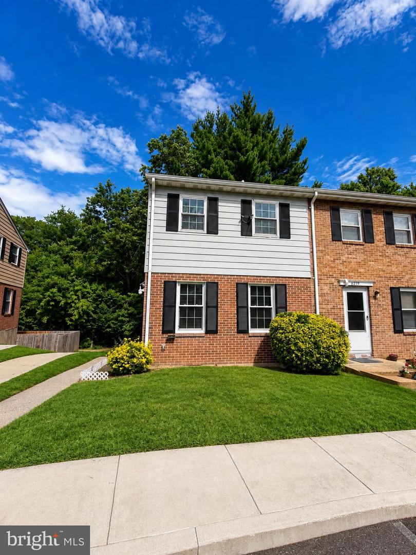 8217 Parham Ct — photo