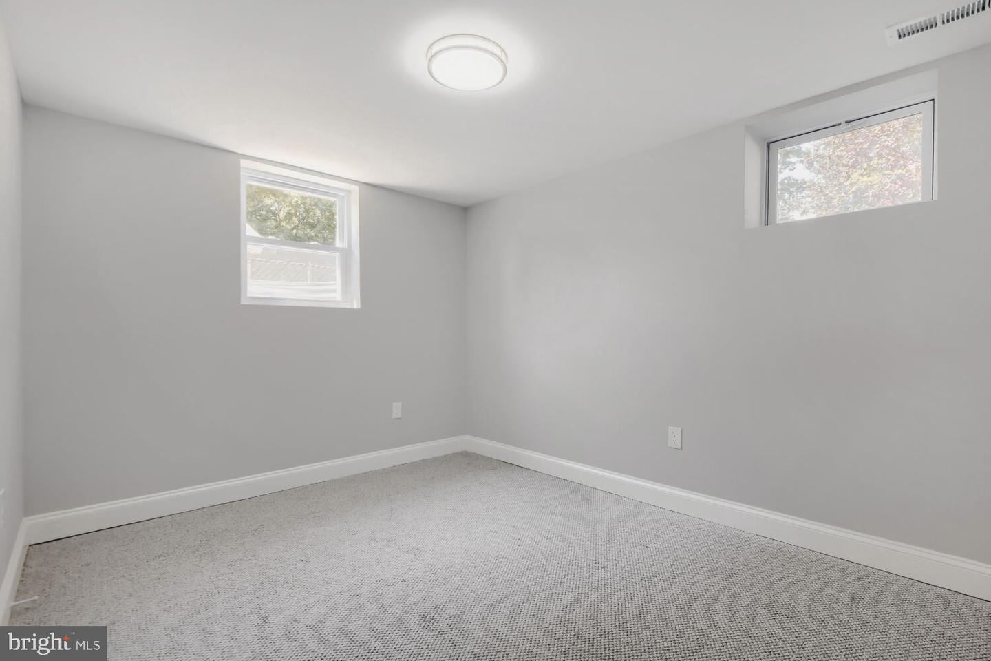 696 W Maple Rd — photo