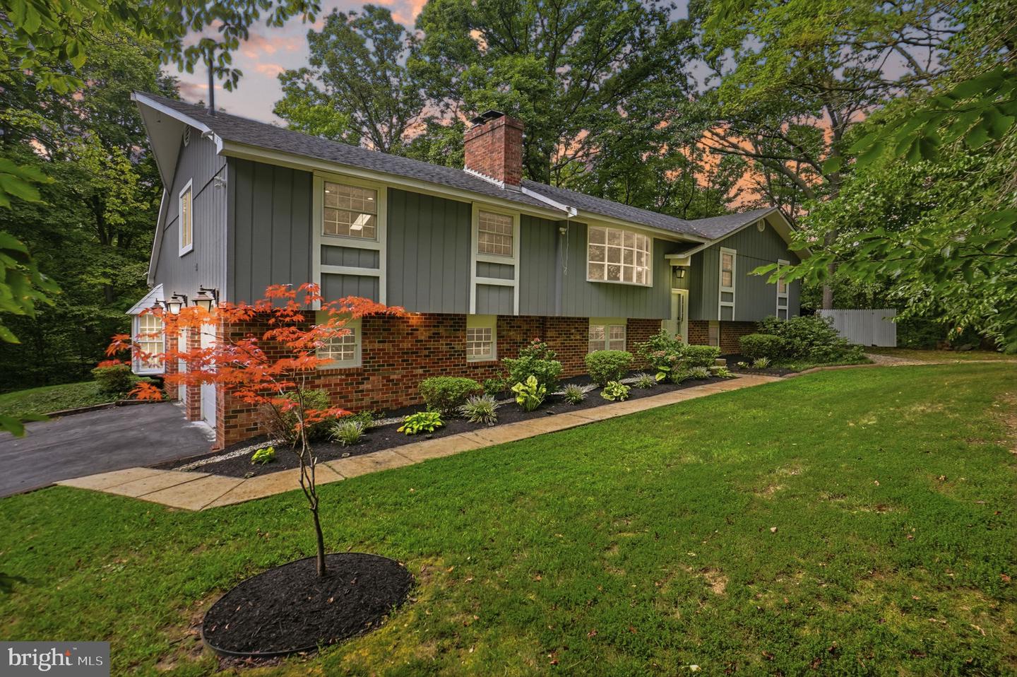 2110 Hallmark Dr — photo