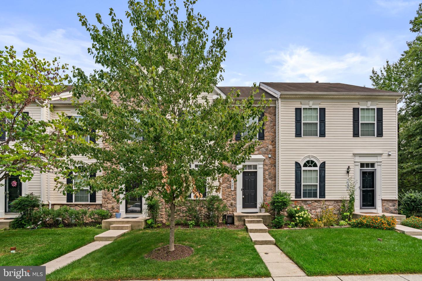 7597 Taunton Ct — photo