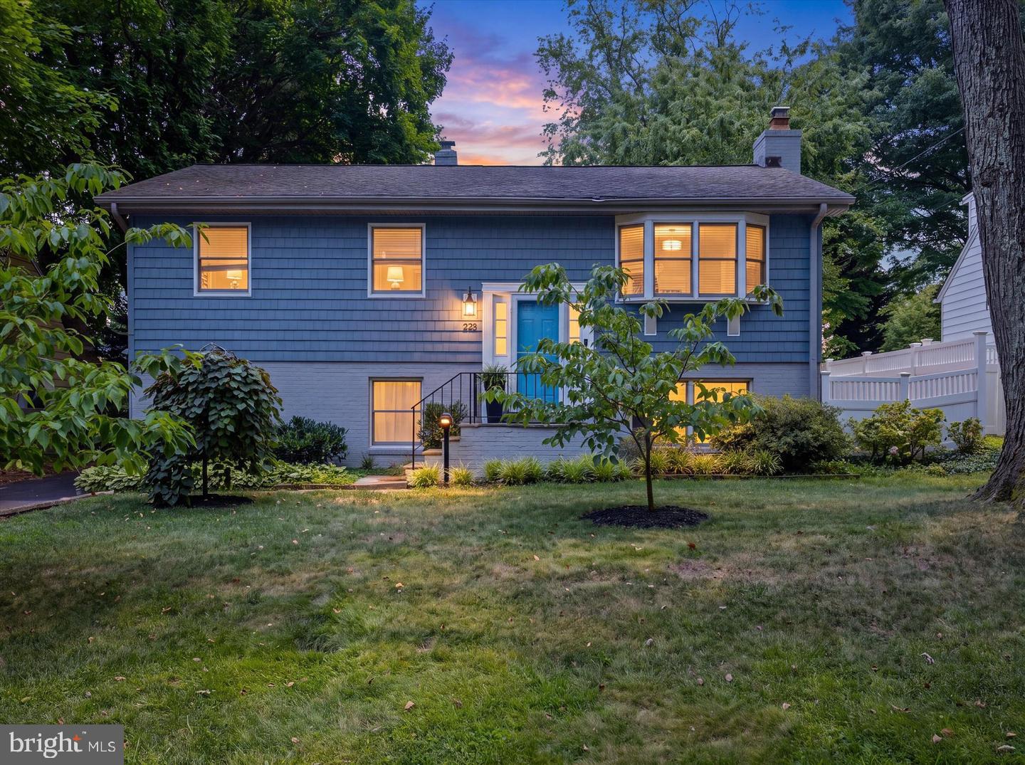 228 Dewey Dr — photo