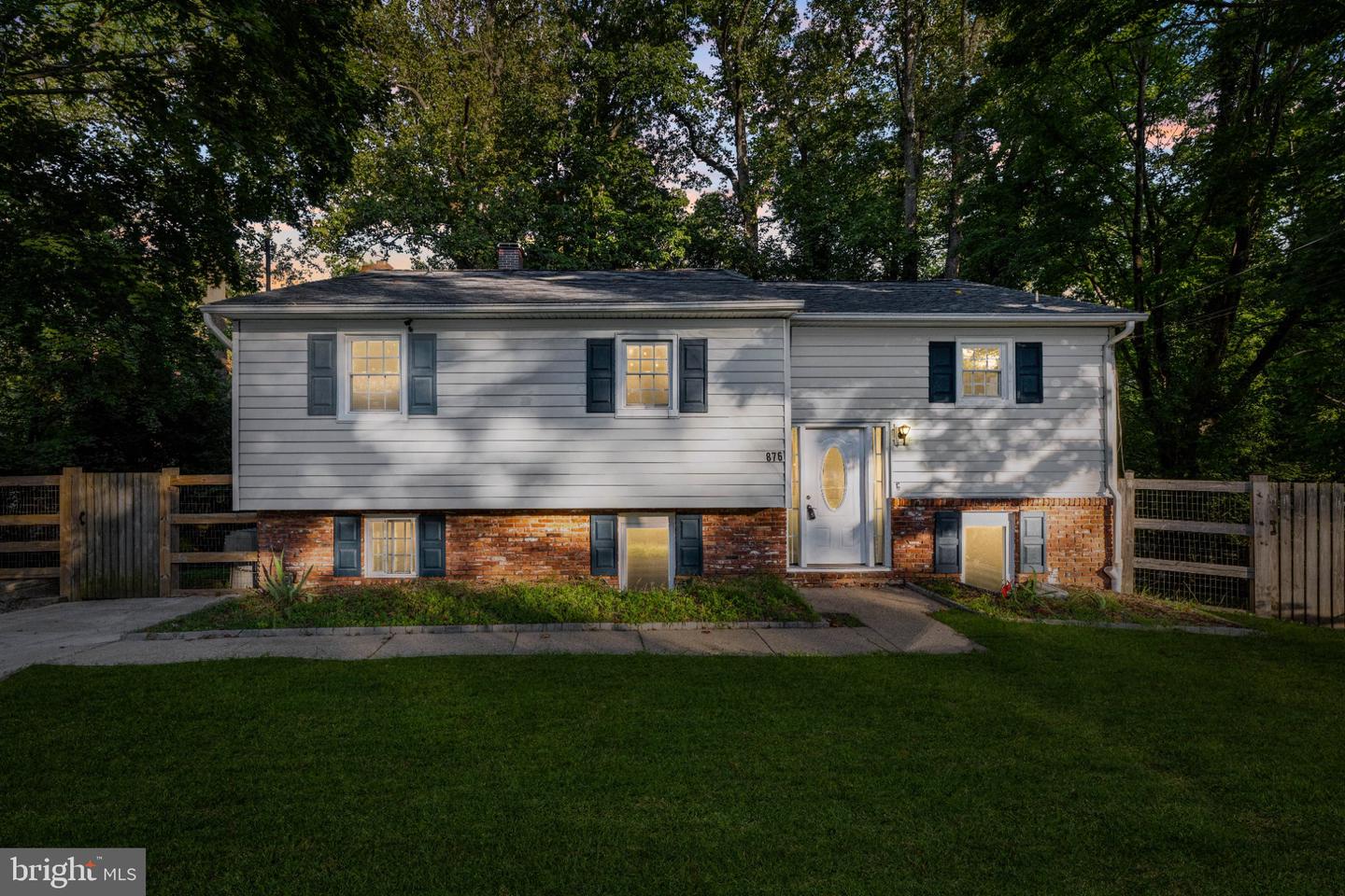 876 Windsong Dr — photo