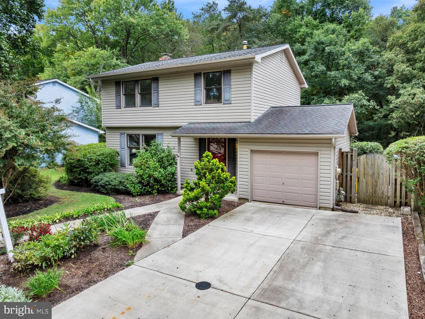 1724 Denton Ct — photo