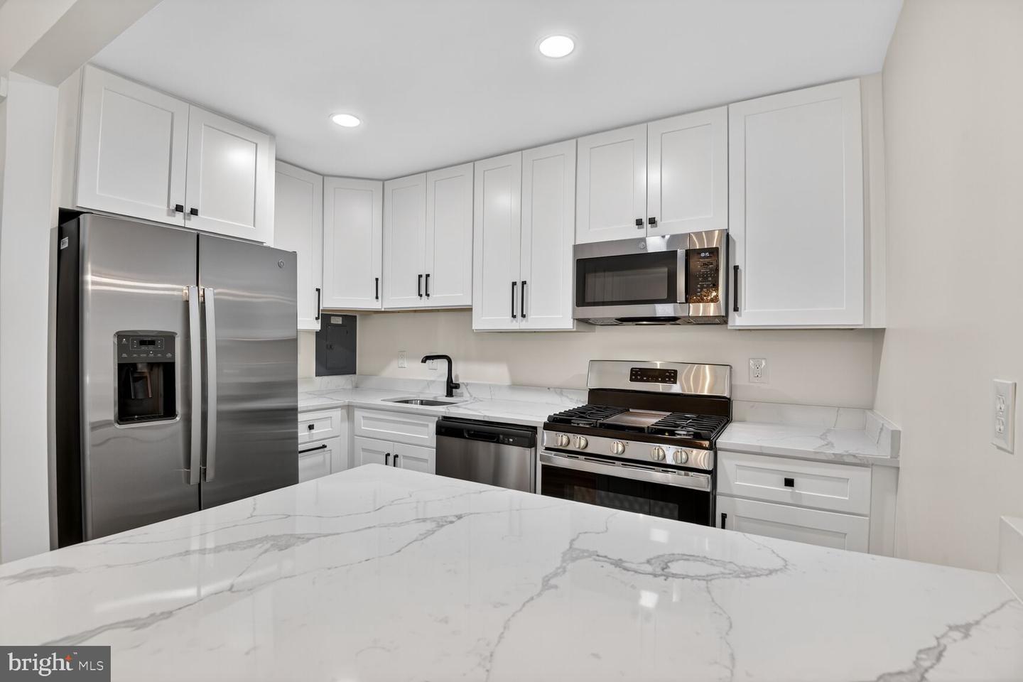 205-D Victor Pkwy #205D — photo