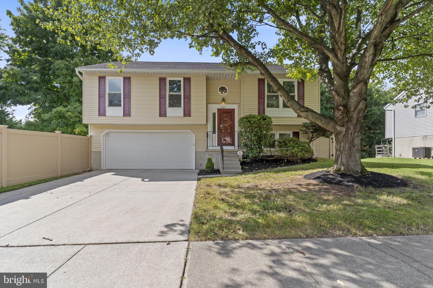 1307 Roundhouse Ct — photo