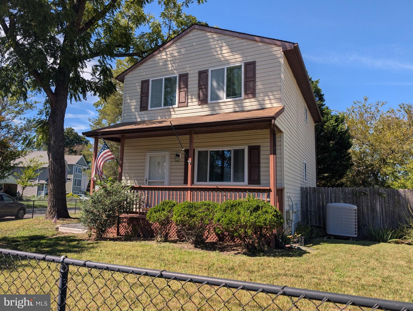 606 Londontown Rd — photo