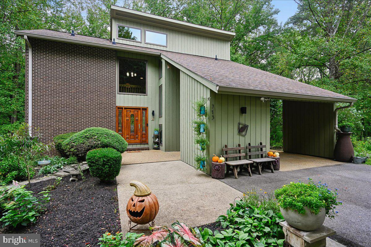 713 Harrisburg Dr — photo