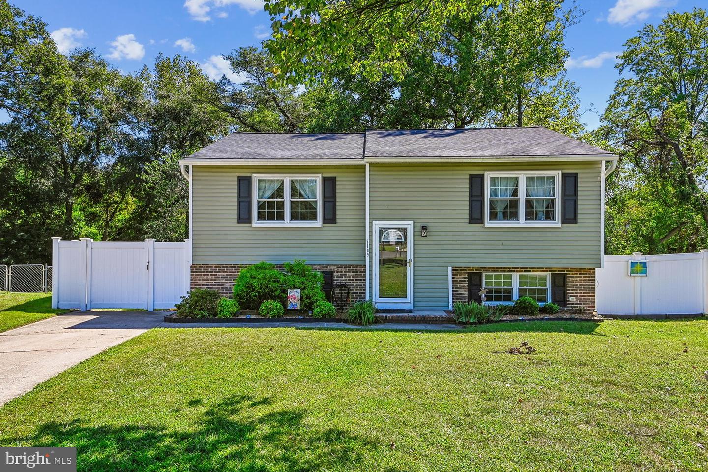 7109 Renwick Ct — photo
