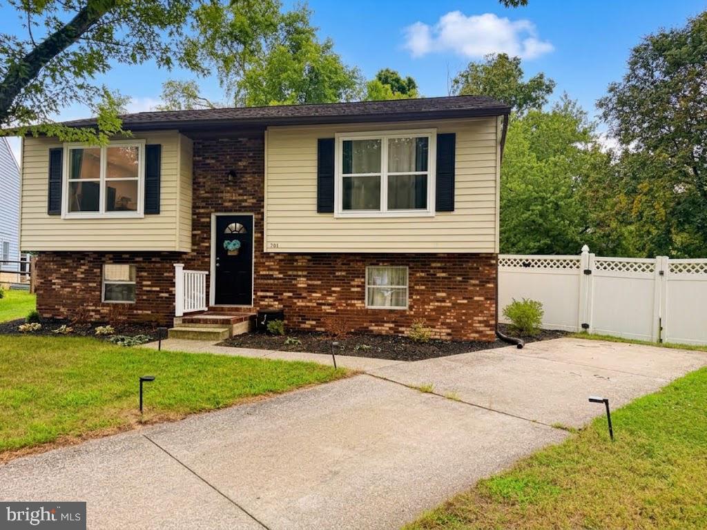 701 Kraft Ct — photo