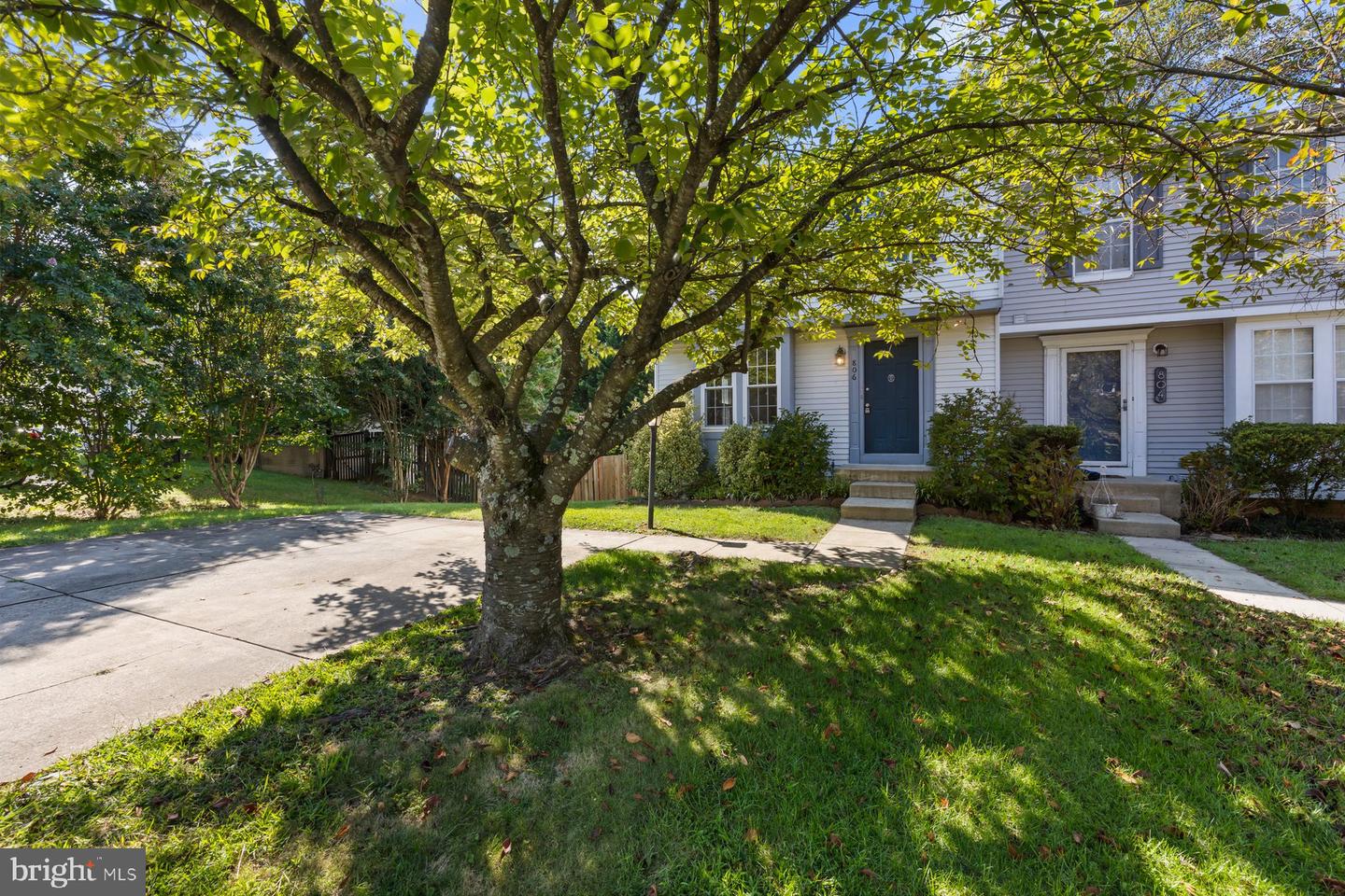 806 Lilac Ct — photo