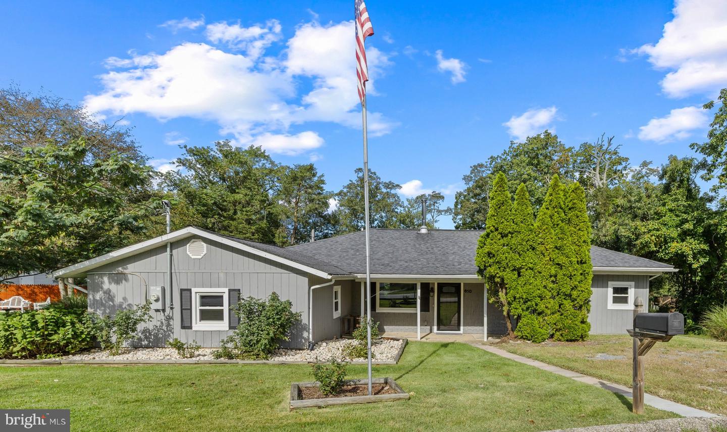 610 Laurel Dr — photo