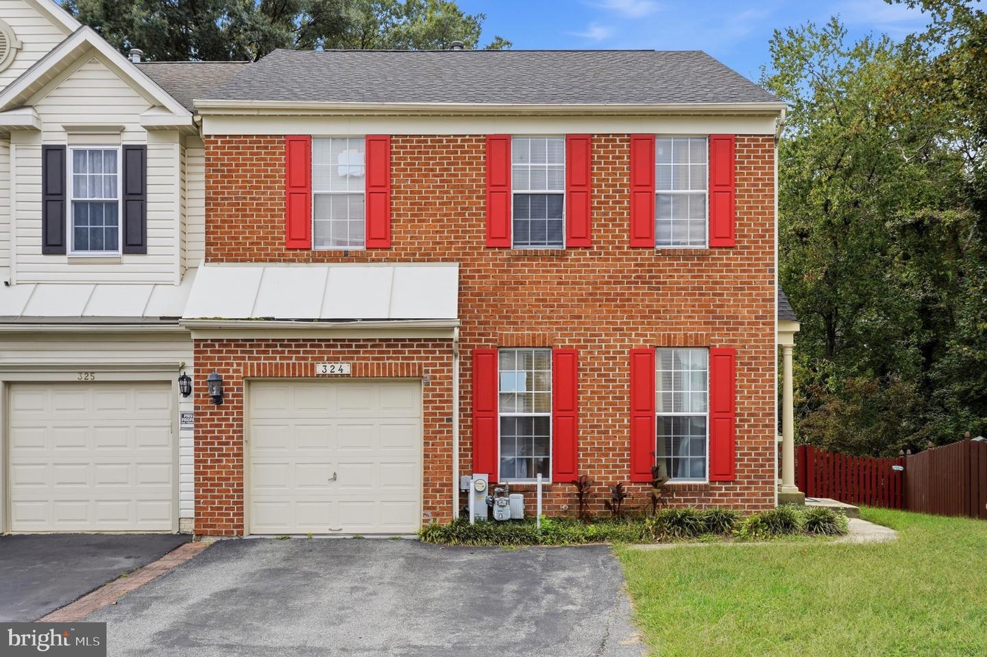 324 Regiment Ct — photo