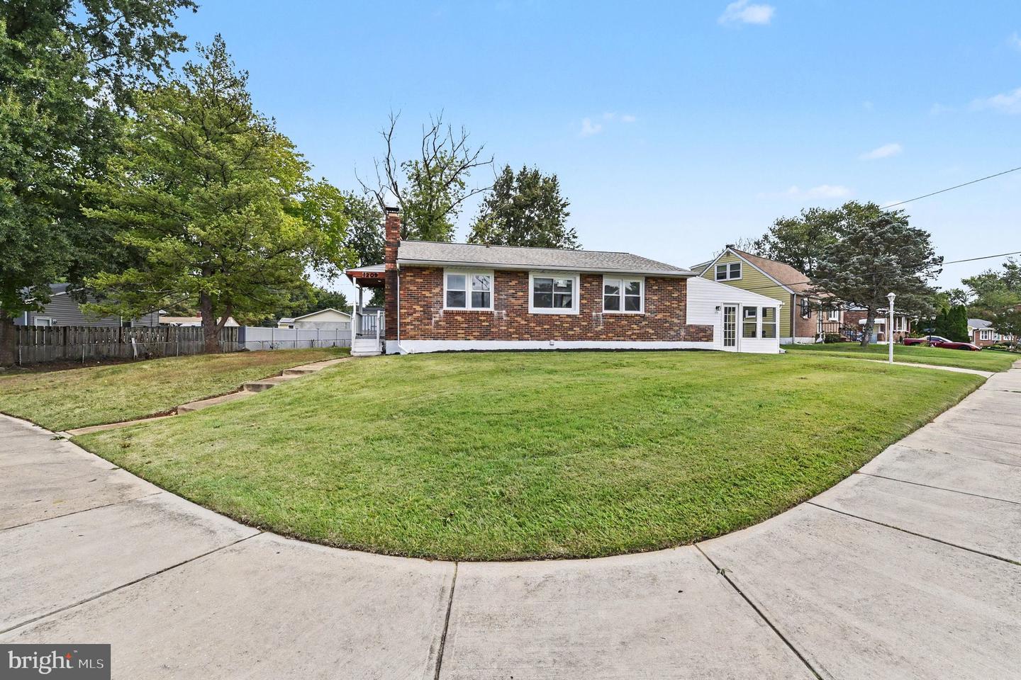 1209 Whitman Dr — photo