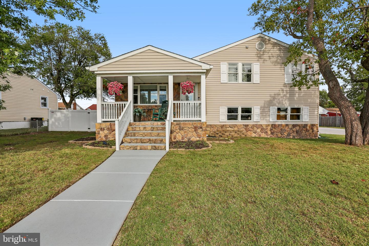 8469 Kenton Rd — photo