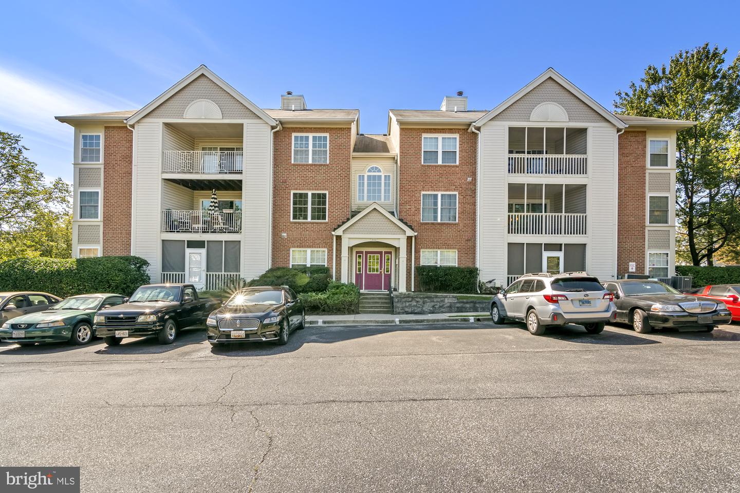300 Blue Water Ct #302 — photo