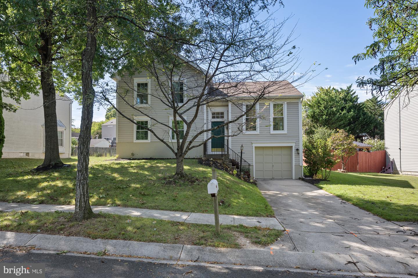 7906 Carriage Dr — photo