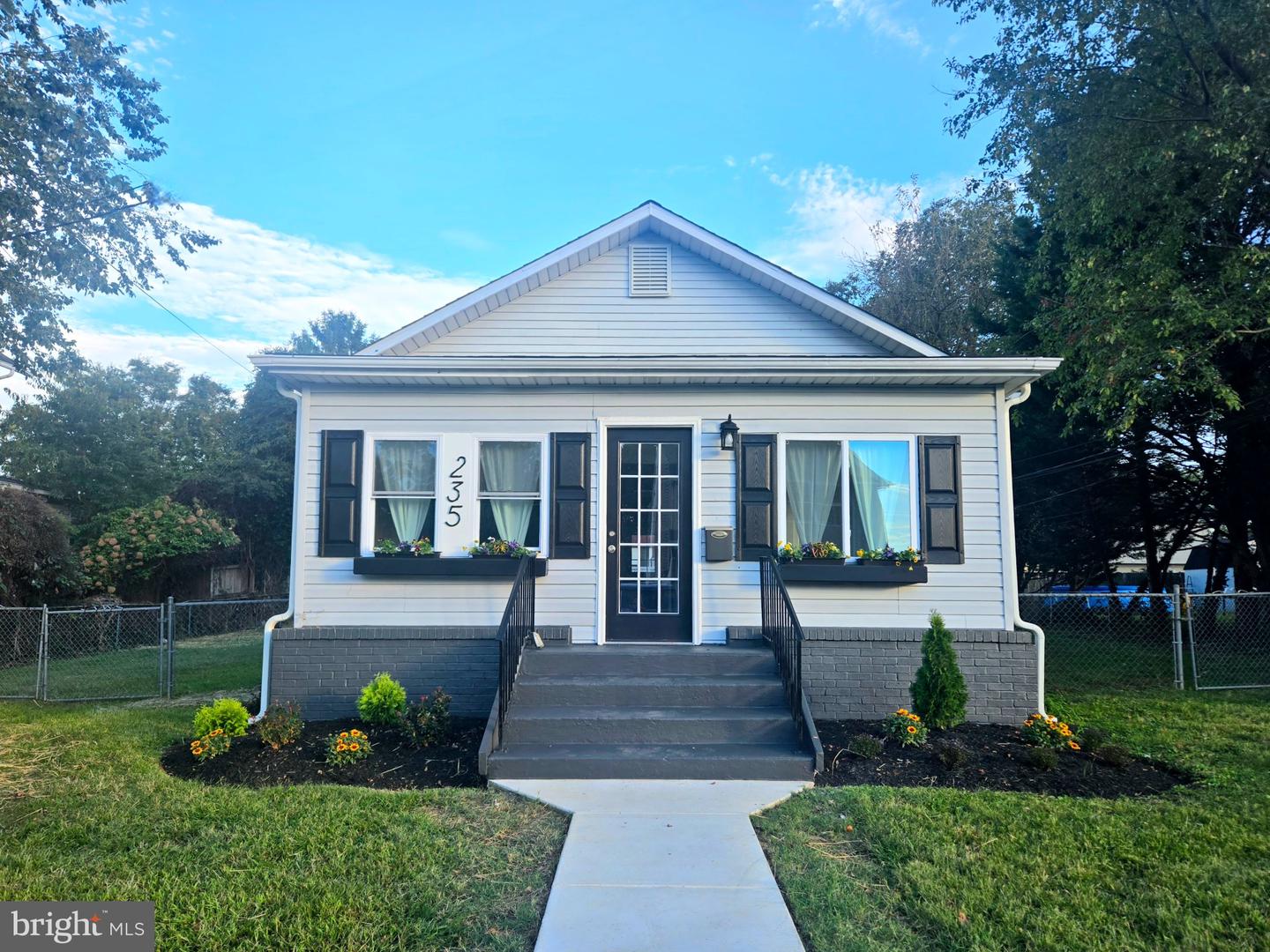 235 Carvel Rd — photo