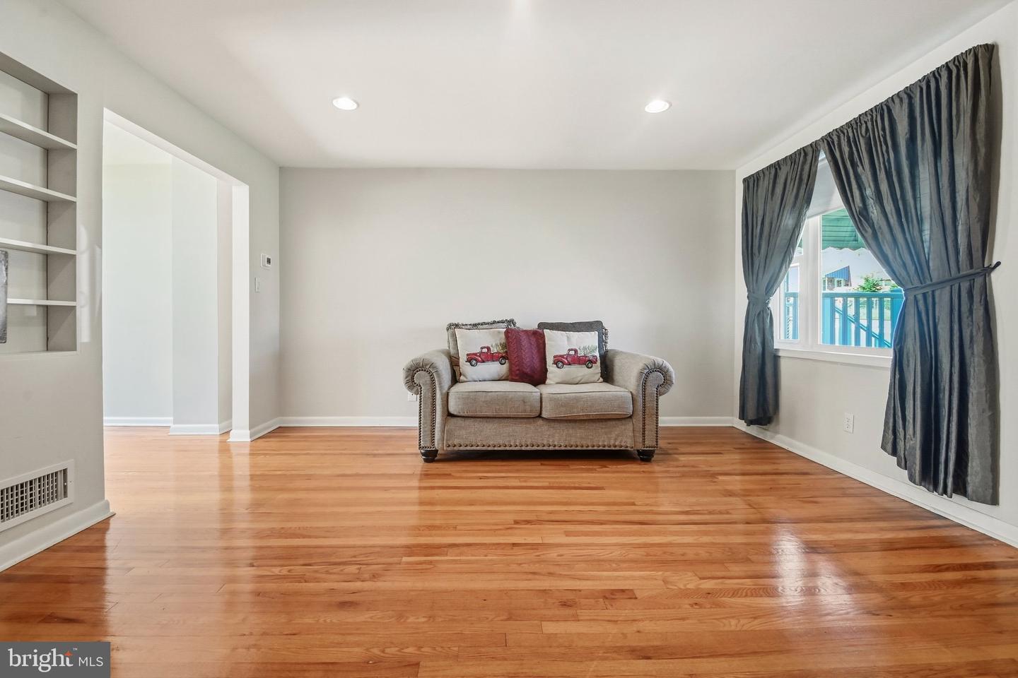 747 Old Riverside Road, Baltimore, MD 21225 — photo 3