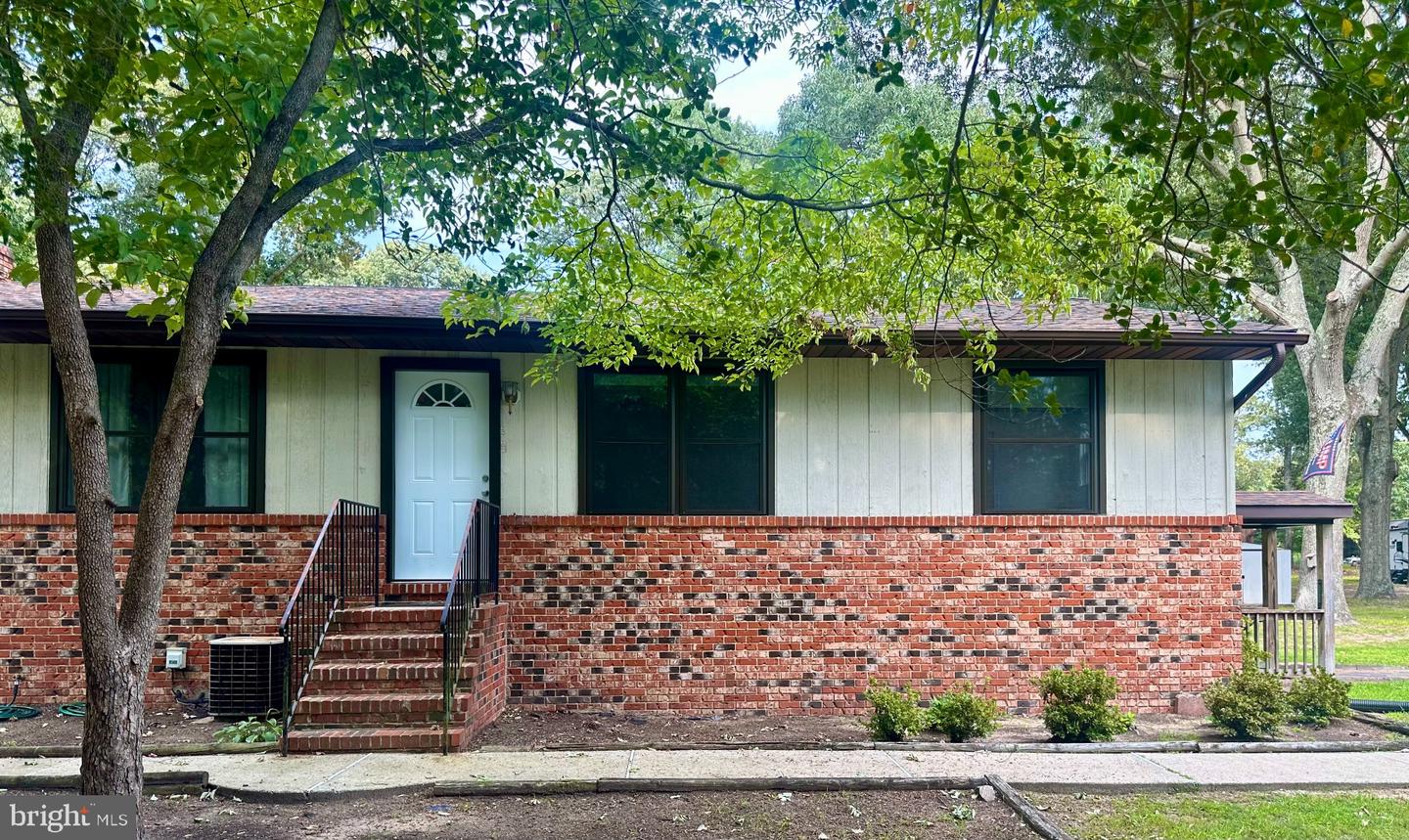 3 Gene Ave — photo