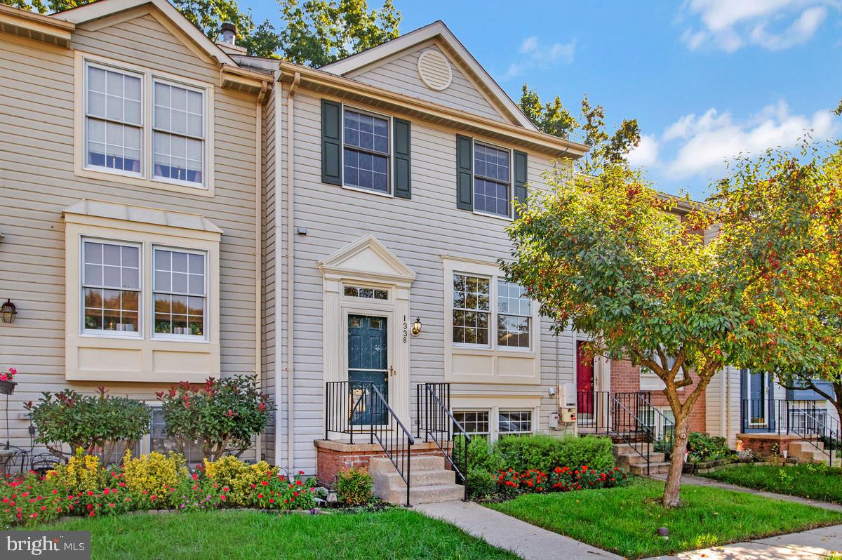 1338 Hollow Glen Ct — photo