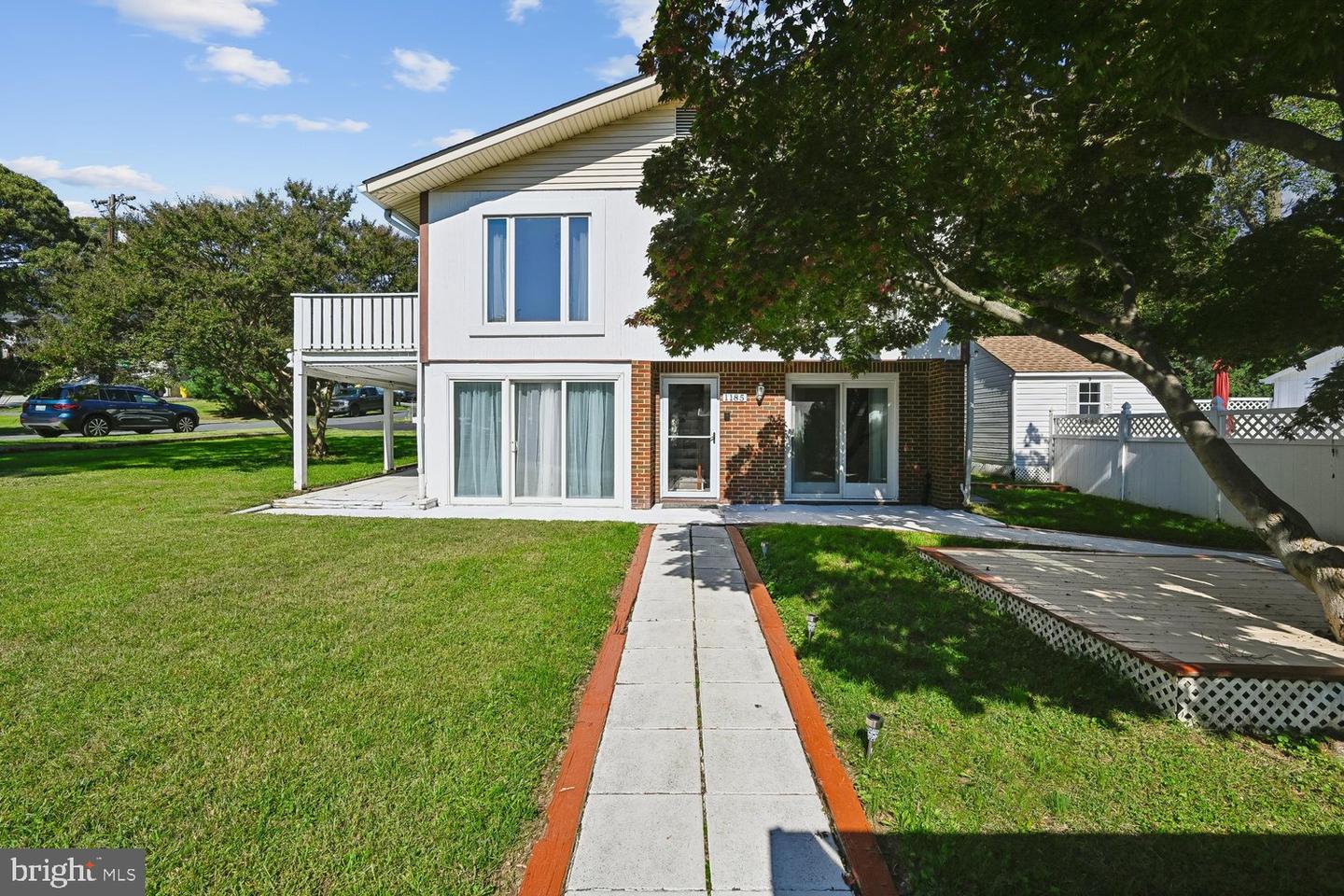1185 Bayview Vis — photo