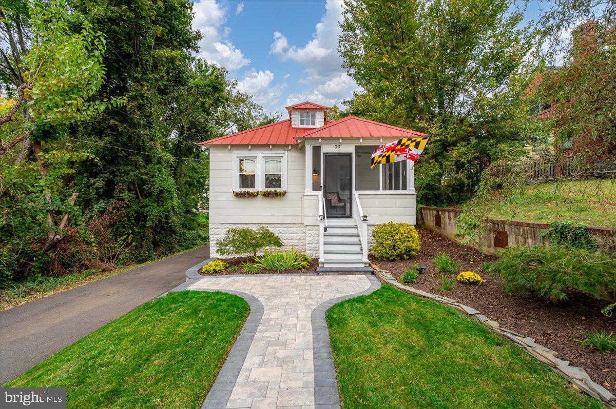 30 Woodlawn Ave — photo