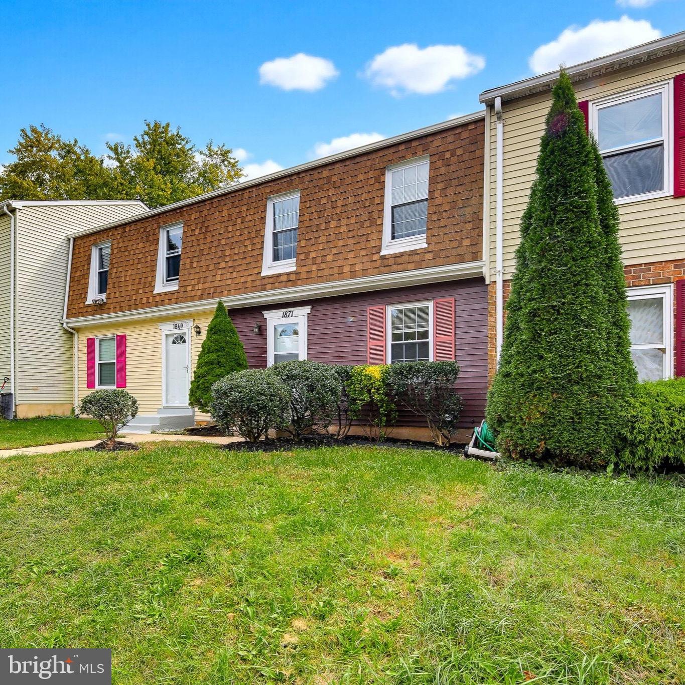1871 Hawk Ct — photo