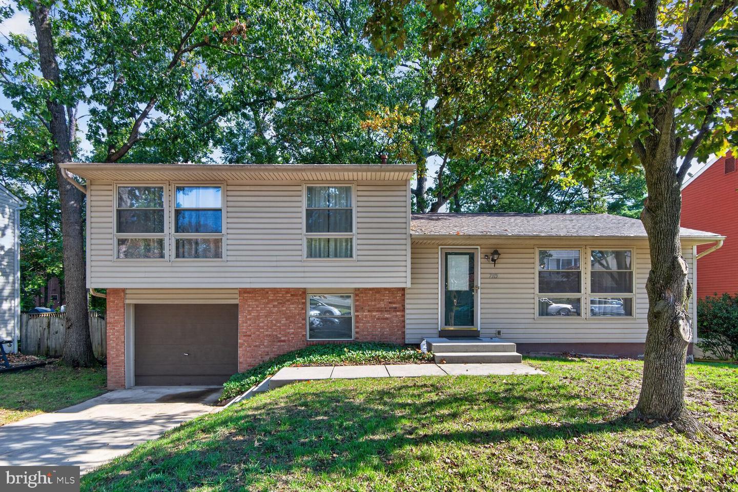 7915 Parke West Dr — photo