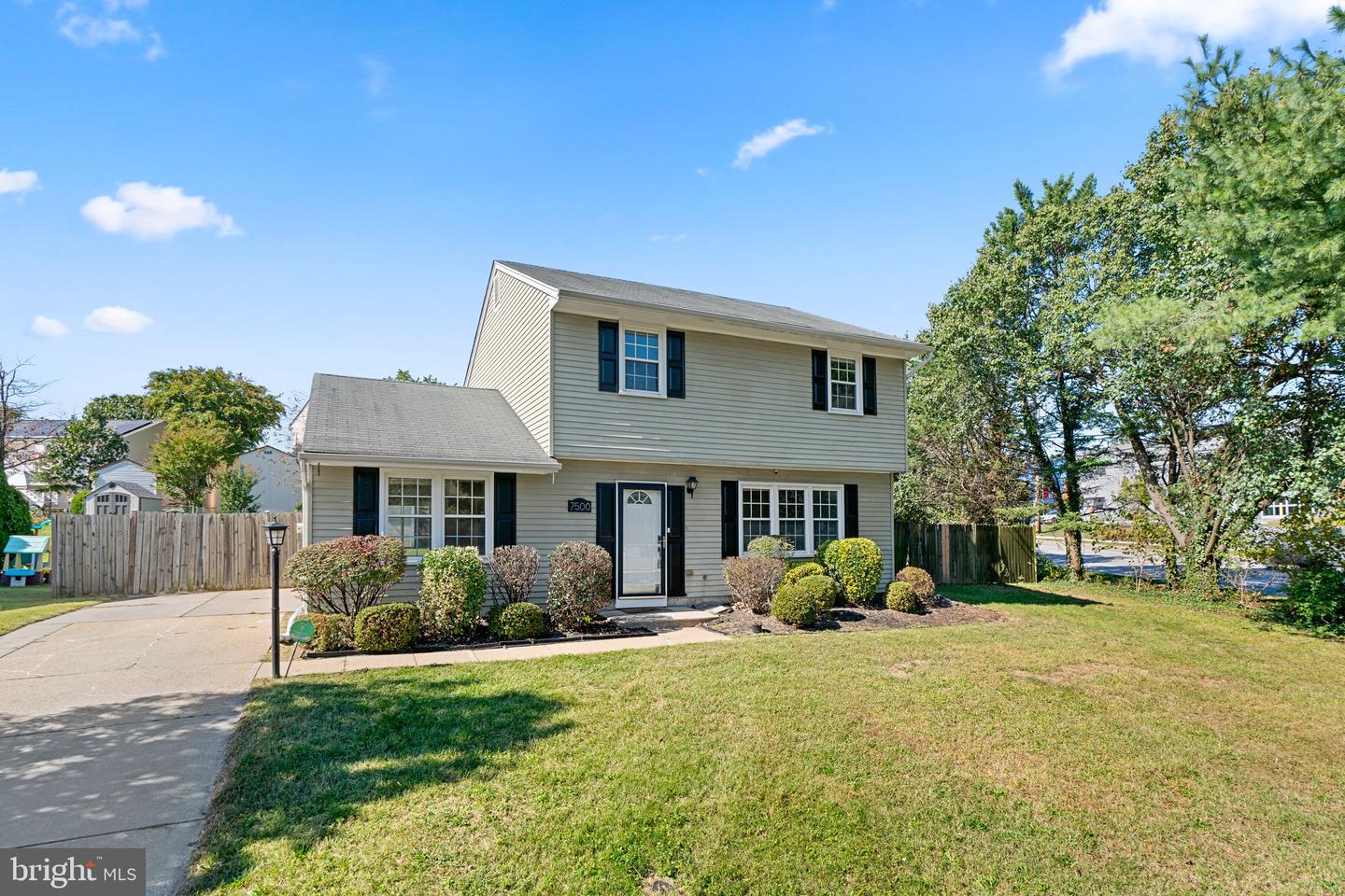 7500 Sandalwood Ct — photo