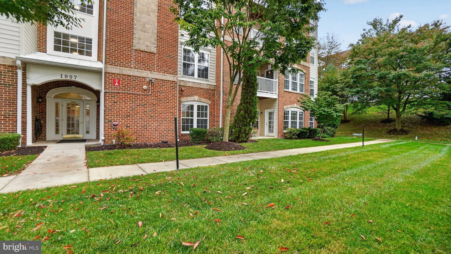 1007 Samantha Ln #104 — photo
