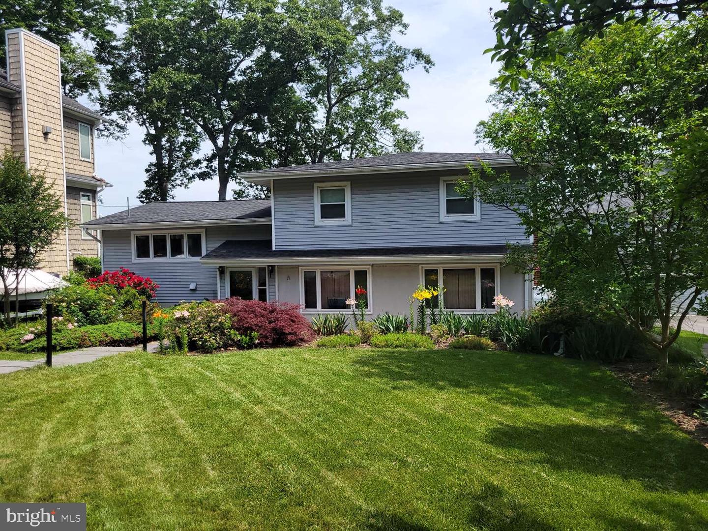 942 Waterview Dr — photo