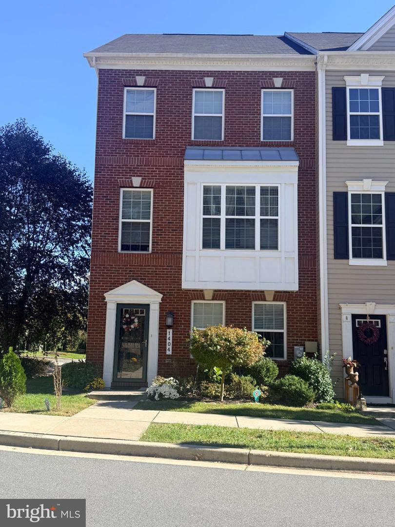 1404 Hawthorn Dr — photo