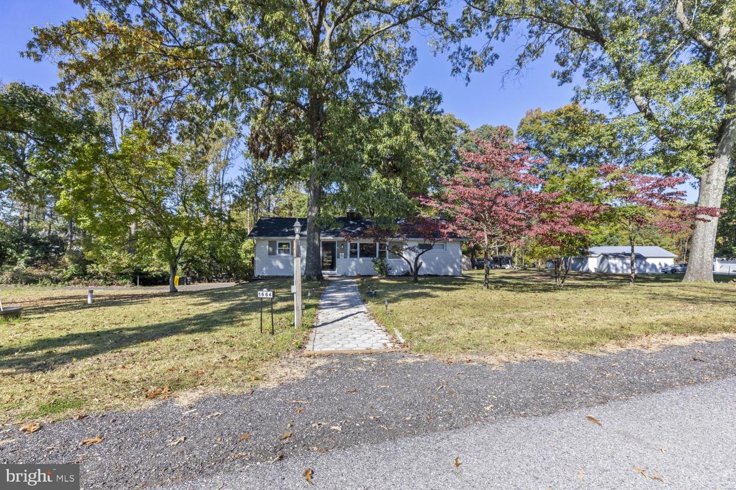 1664 Glen Dr — photo