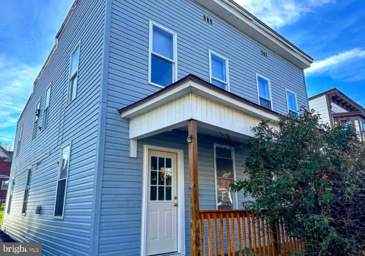 132 Arch St — photo