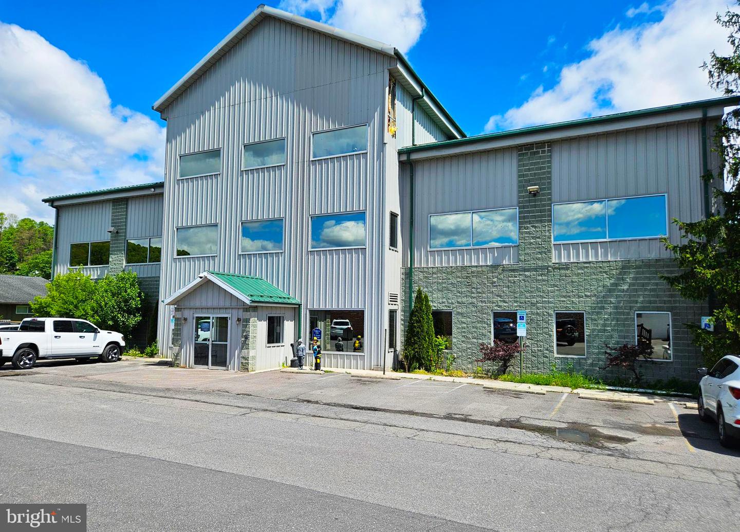 957 National Hwy — photo