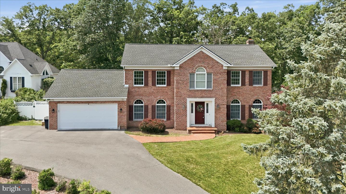 325 Francis Ct — photo
