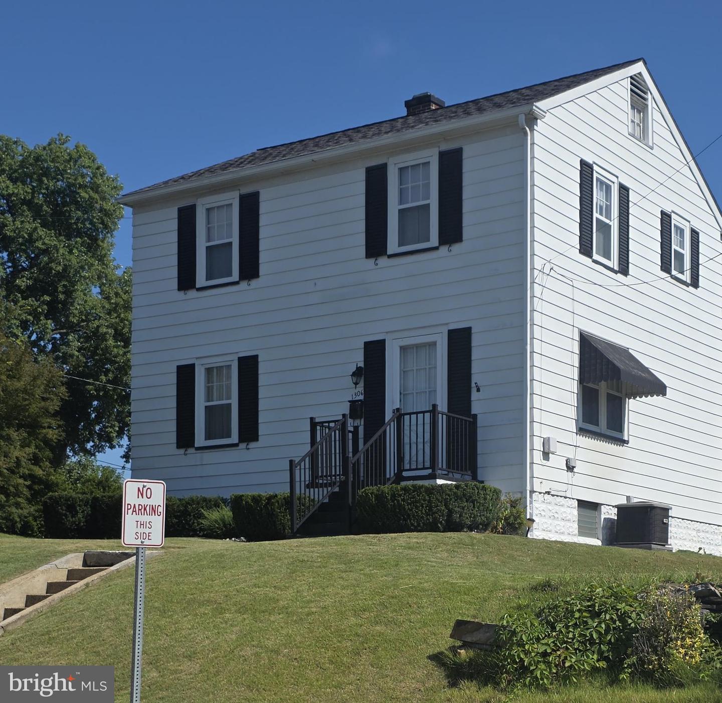 1306 E Oldtown Rd — photo