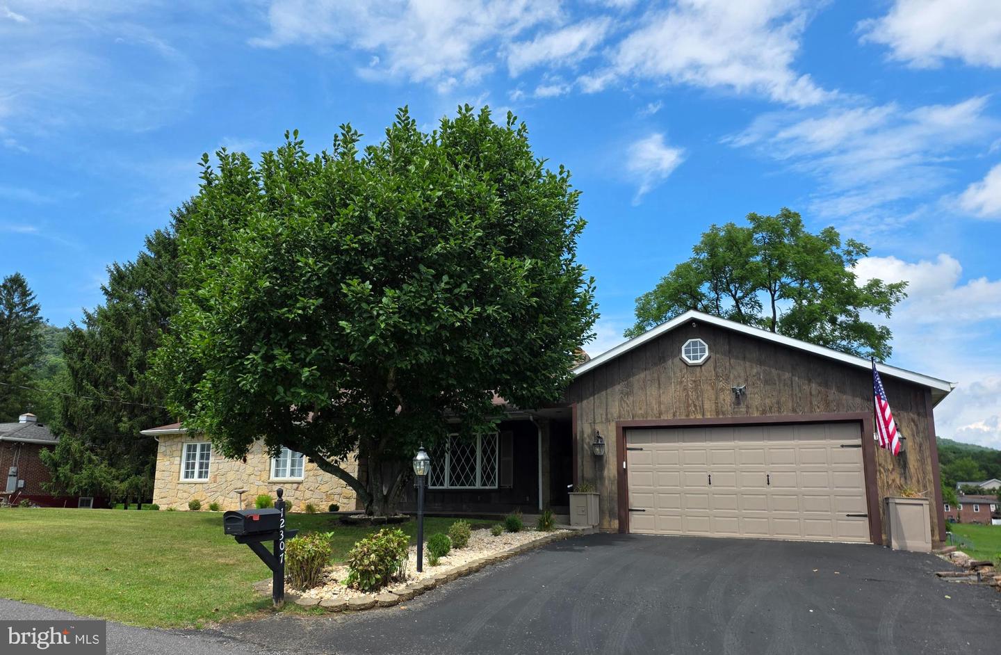 12307 Henry Dr SW — photo
