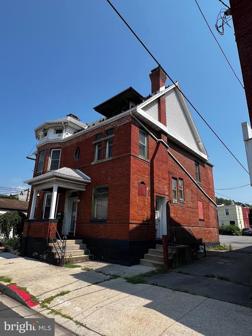 163 N Mechanic St — photo
