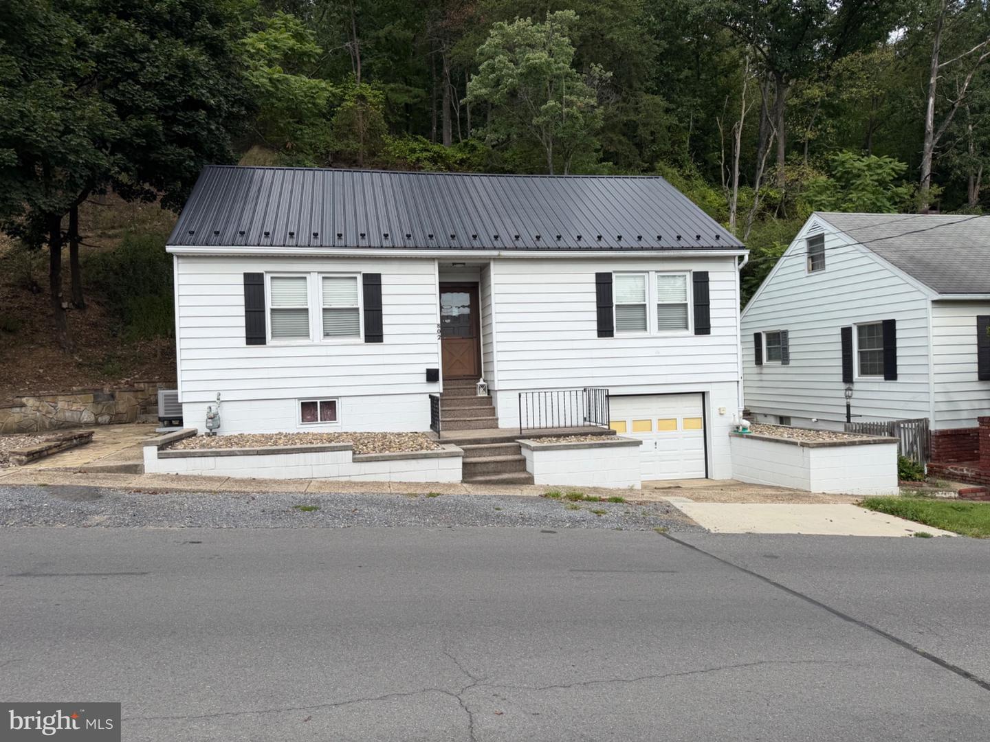 802 Piedmont Ave — photo