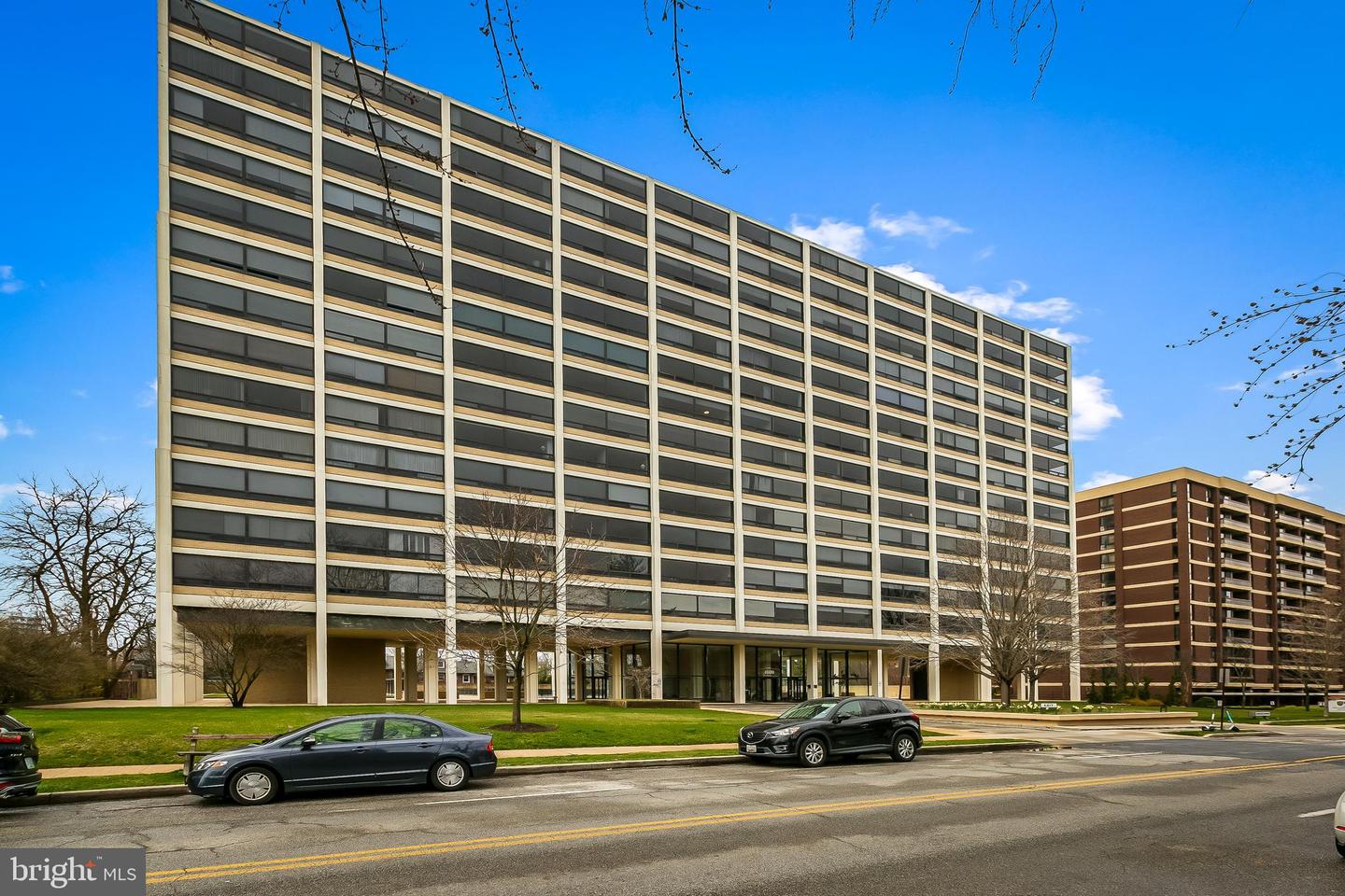 4000 N Charles St #702 — photo